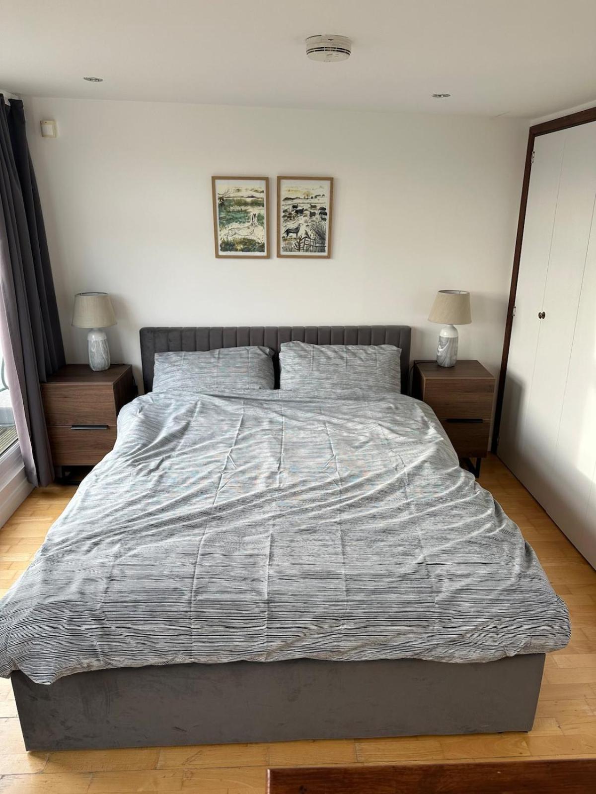 Kings Cross Cosy 2 Bedroom Flat * Londra