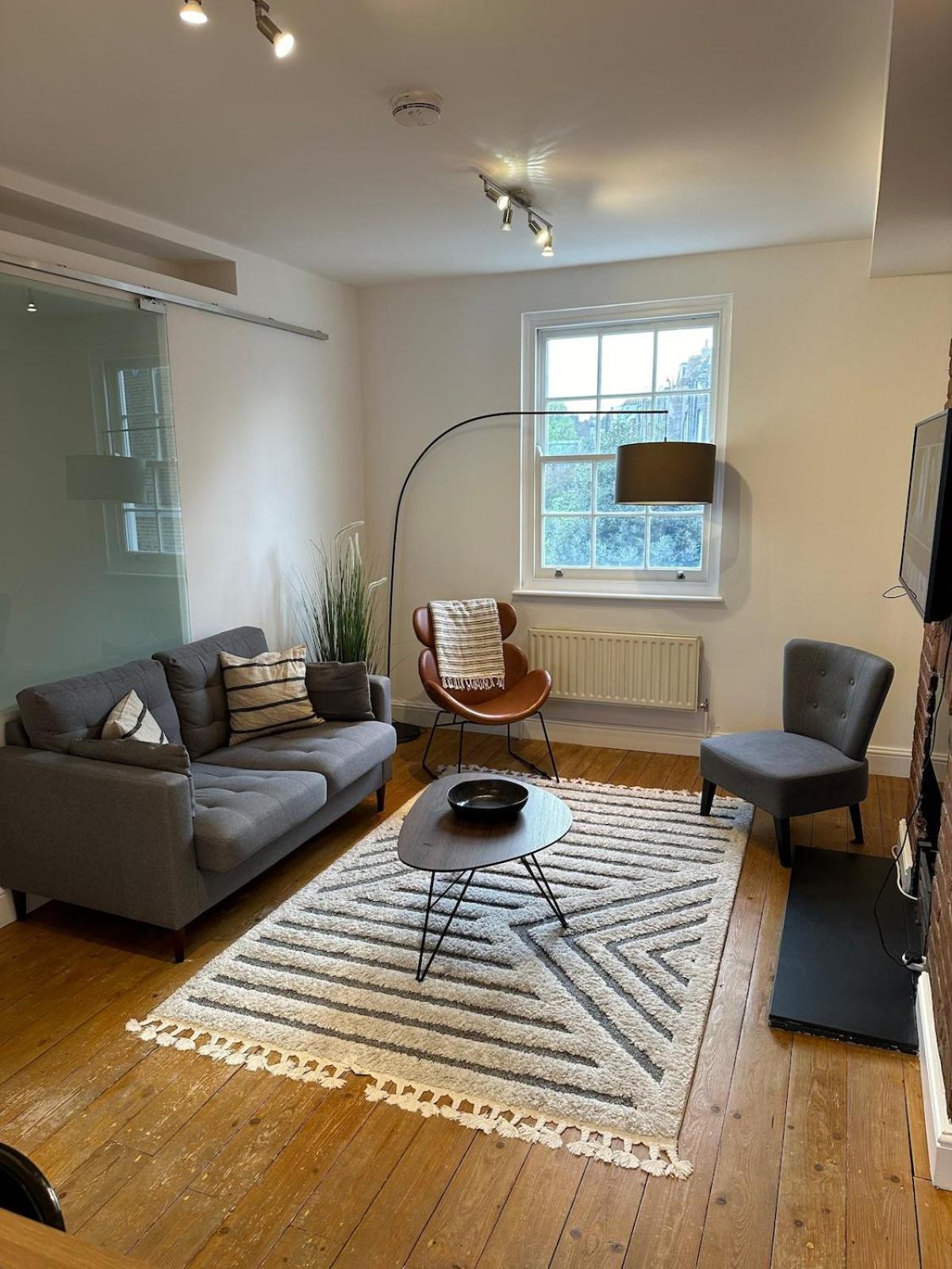 Kings Cross Cosy 2 Bedroom Flat * Londra